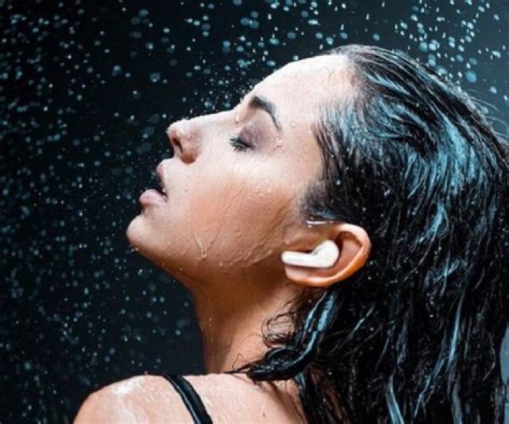 AirPods In The Shower A Safety Deep Dive
