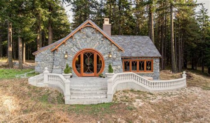 Discover The Enchanting World Of Sarah Paulson's Architectural Digest Home