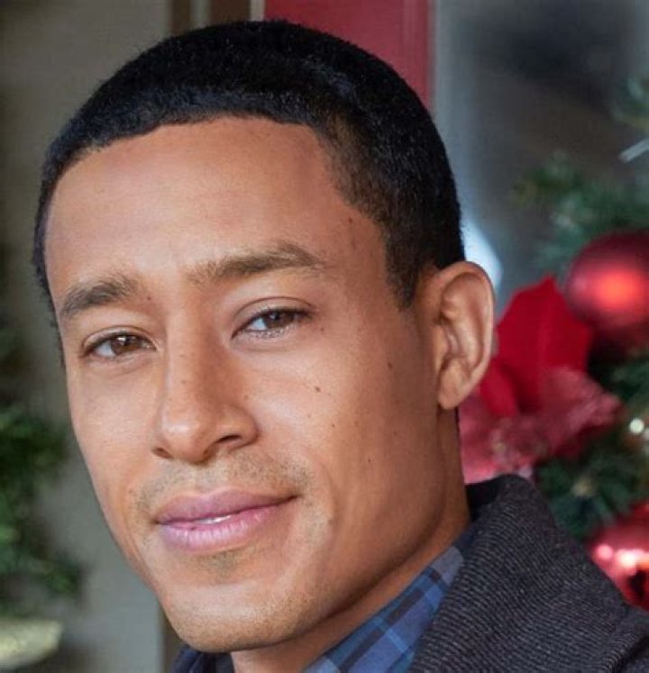 Elon Gold Biography, Age, Height, Wife, Net Worth, Family