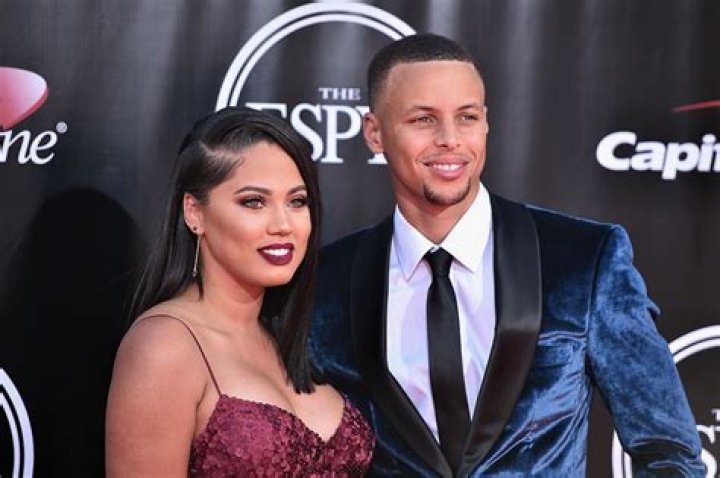 How Steph And Ayesha Curry Met