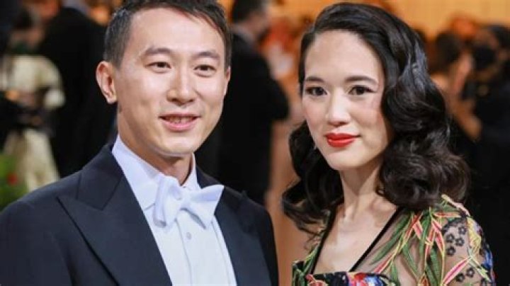 Uncover The Hidden Life Behind "Who Is Shou Zi Chew Wife Vivian"