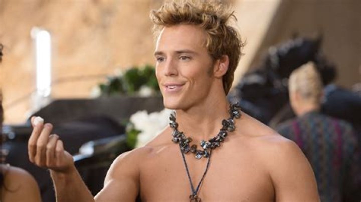 Unveil The Secrets: Sam Claflin's Height Revealed