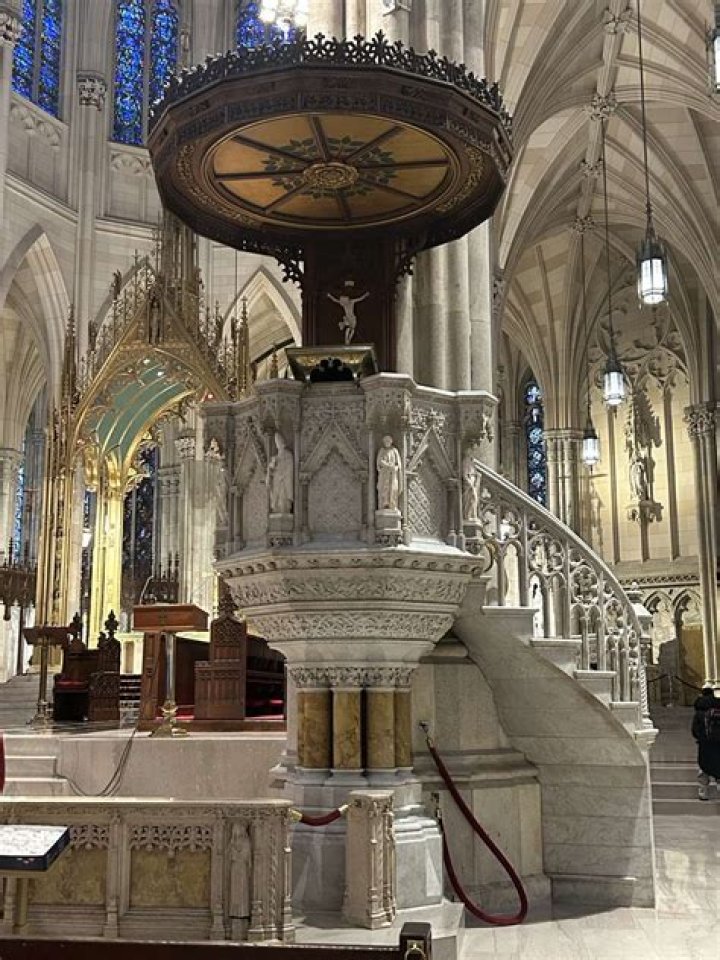 Unveiling Kelly Clarkson's Towering Presence: Discover Hidden Insights