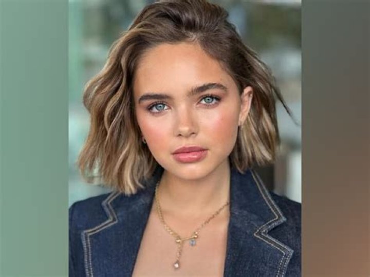 Unveiling The Intriguing Truth: Hannah Meloche's Height Revealed